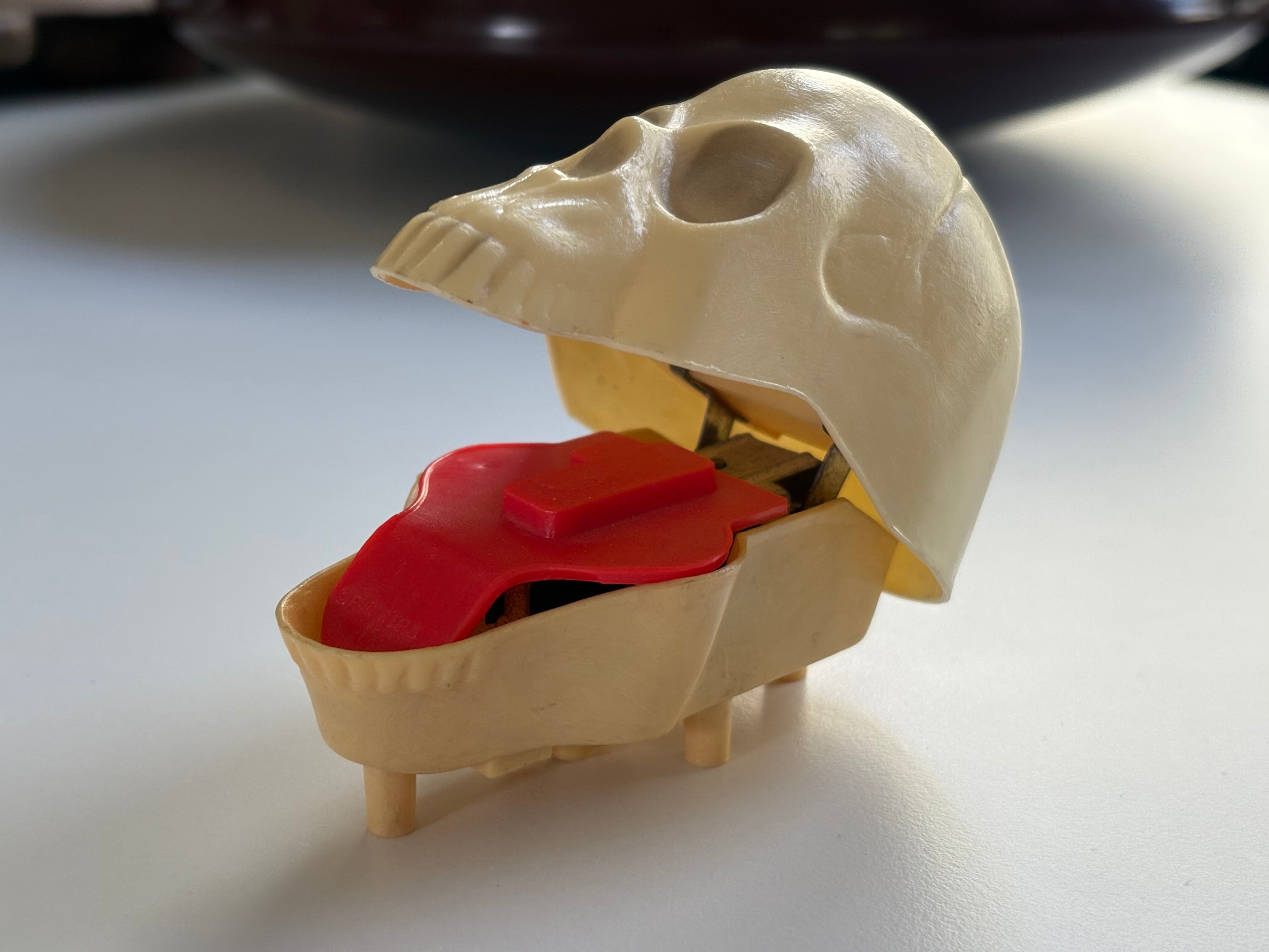 1960's Fun World, Inc. Chattering Skull Toy – Spider Baby Depot
